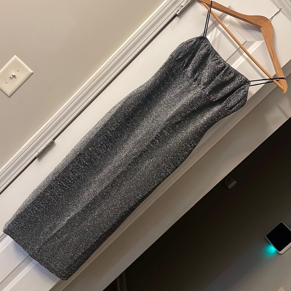 Mid length stretch black shimmery prom dress with slit in back size 4 never worn - Picture 1 of 5